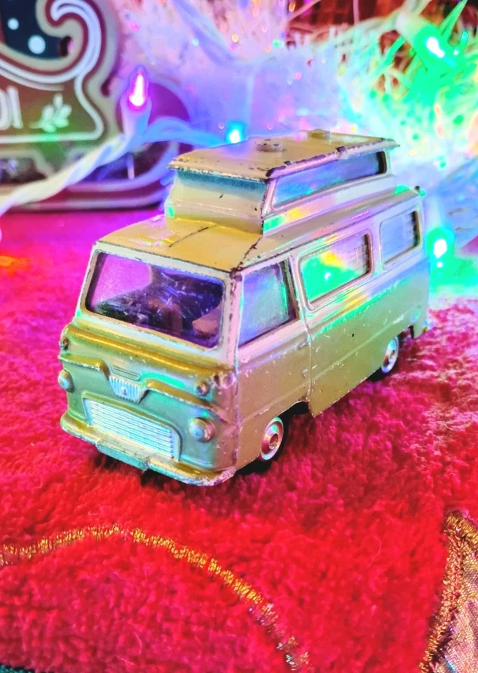 Двухцветный зеленый винтажный фургон-автоприцеп Corgi Toys 420 Ford Thames - Изображение 2 из 4