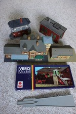 Konvolut HO-Gebäude mit Bahnhof Faller B-112