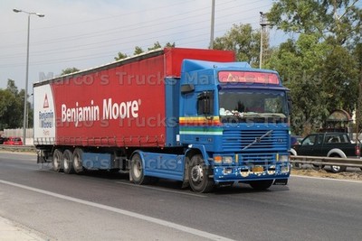 LKW Foto Volvo F12 Planensattelzug Griechenland blau Benjamin Moore #h7vh