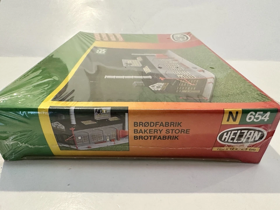 Heljan N Scale 654 Sealed Brodfabrik Bakery Store Brotfabrik Kit - Image 2 of 3