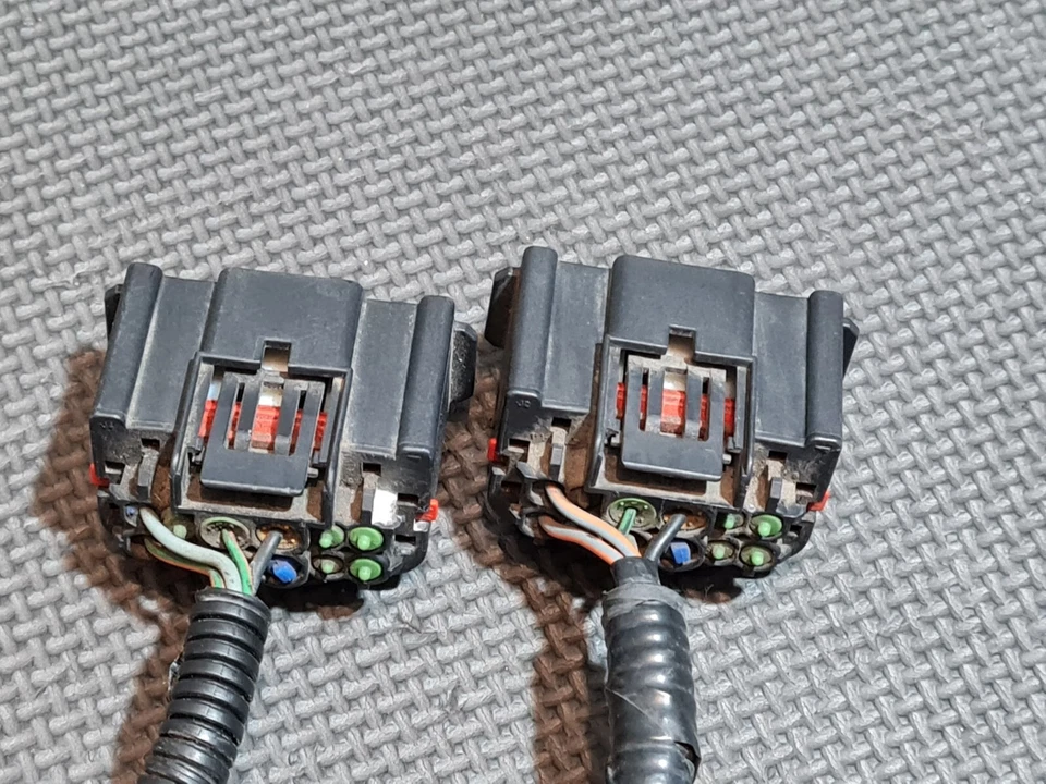 2008-2010 Volvo C30 Headlight Halogen Pigtail Wiring Connector Plug 5 Wires - Image 3 of 3