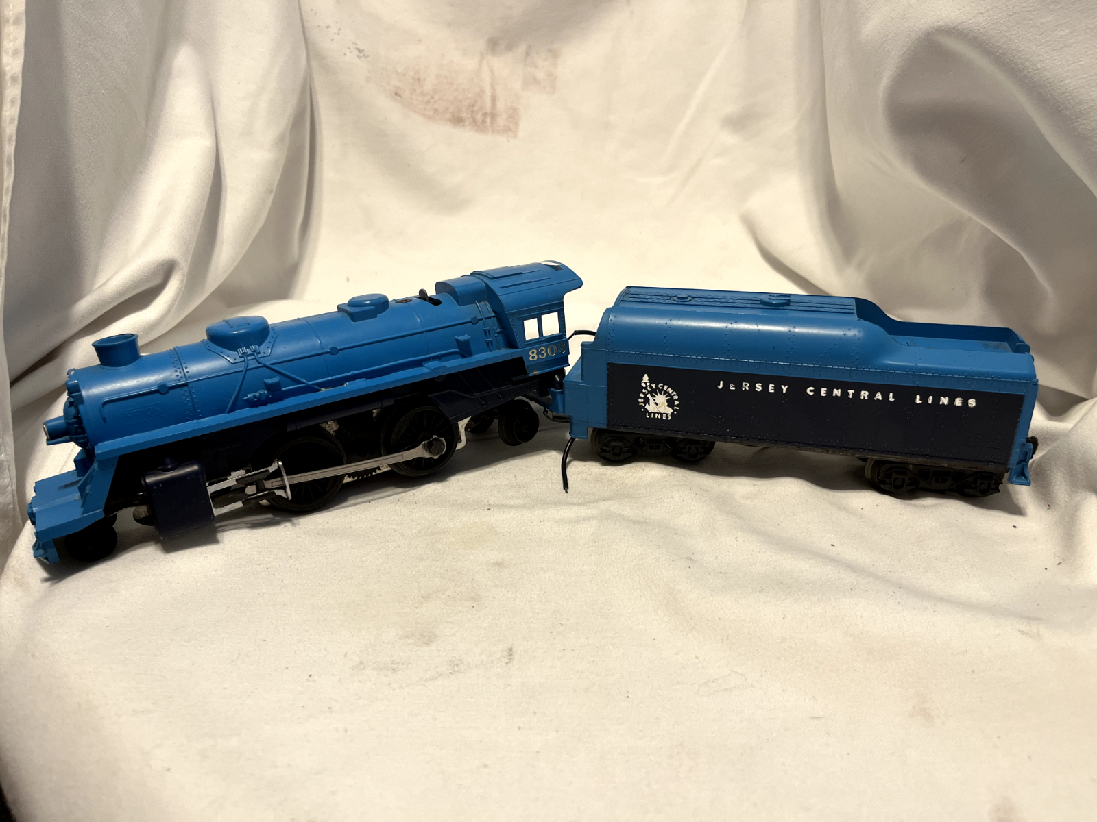 Lionel Jersey Central Lines 8303 Engine and Tender DG252 Running Model