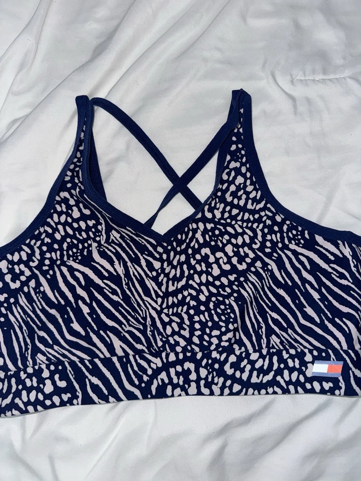 Tommy Hilfiger 动物印花运动文胸 M 码 - 运动服运动文胸 — 第 3/4 张图片