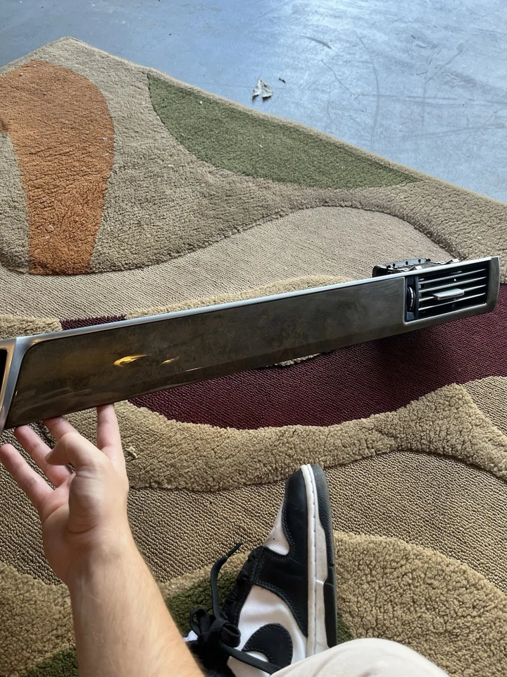 Borde de tablero de madera de nogal burl W212 Foto 4 de 4