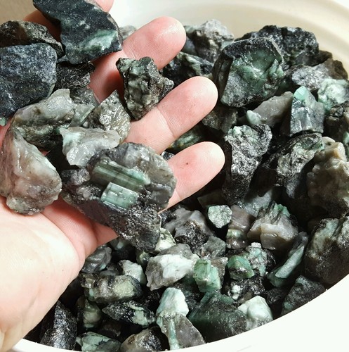 LOTE al por mayor de gemas de esmeralda ásperas de 10 lb mineral natural sin buscar cabina lapidaria - Imagen 7 de 7