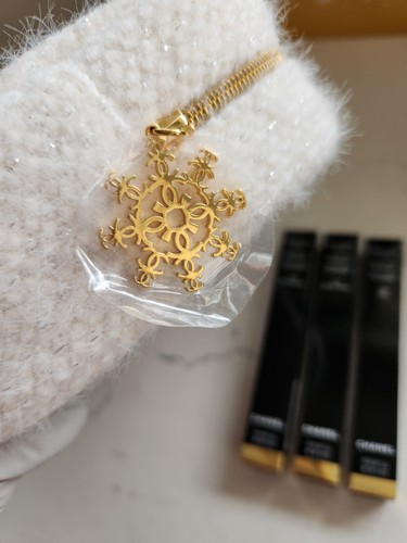 NIB Chanel Maximum Brilliance Christmas 2024 Lipgloss Trio Gift Set w Pouch - Picture 6 of 16