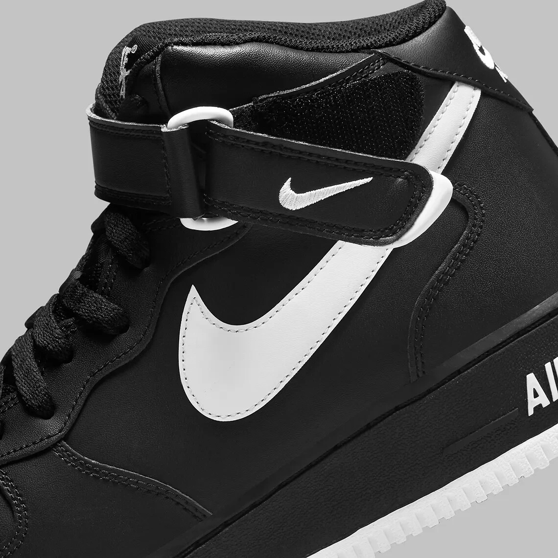 Nike Air Force 1 Mid “Black/White” MEN's Sz 10 Deadstock