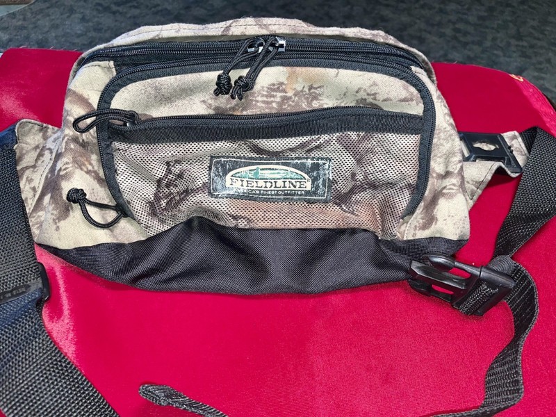 Vintage 13"x6"x5" Fieldline Camo Fanny Pack Hunting 3 pocket 
