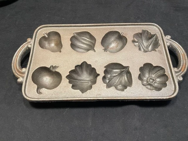 JOHN WRIGHT CAST IRON FRUIT MUFFIN PAN, 31-161 MADE IN USA