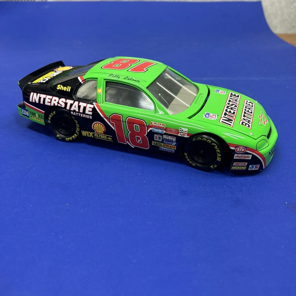1991 Revell 1:24 Bobby Labonte #18 baterias interestaduais Chevrolet Monte Carlo - Imagem 2 de 4