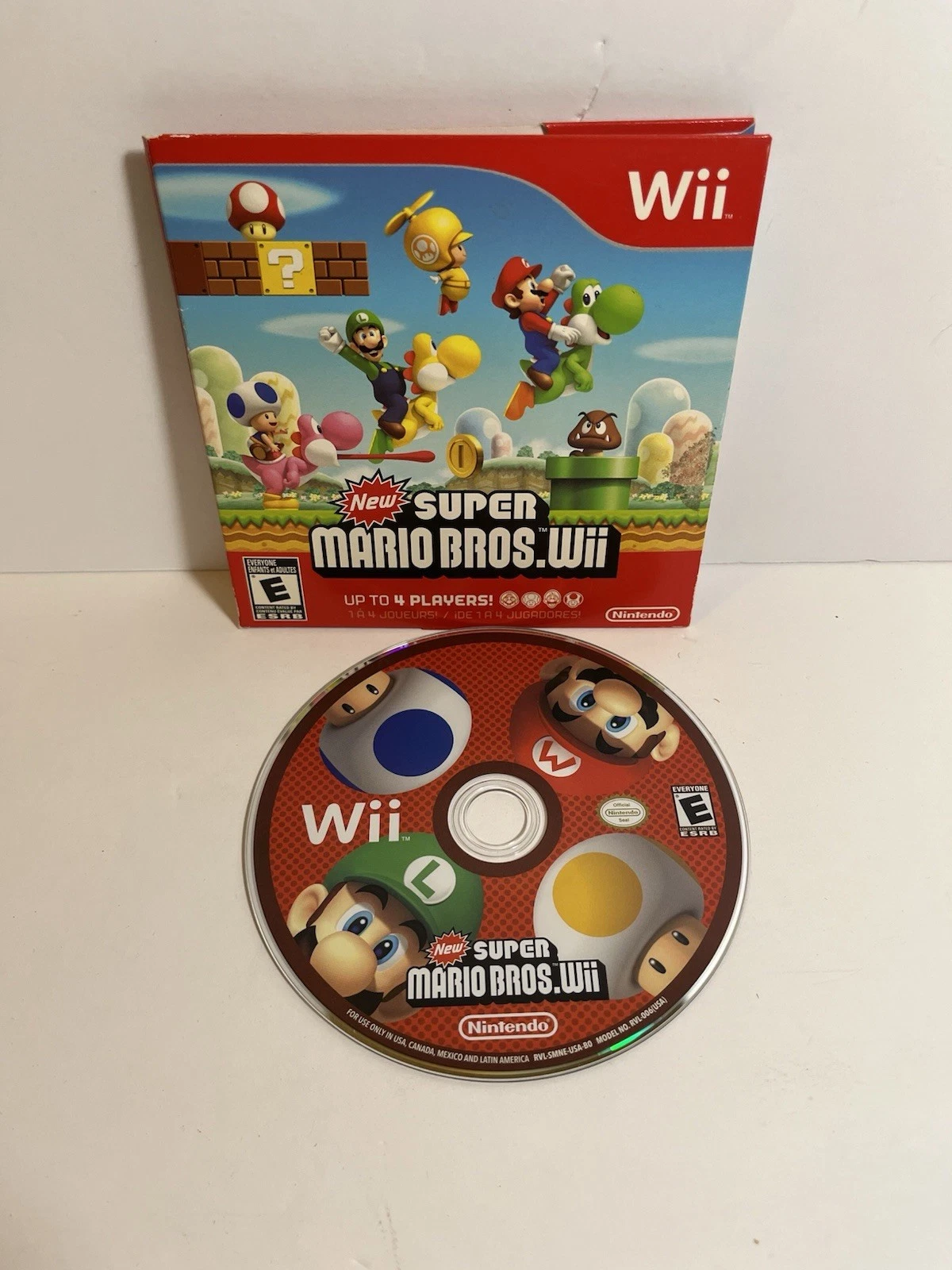 New Super Mario Bros. Wii (Nintendo Wii, 2009) Game Disc and Sleeve - No Manual