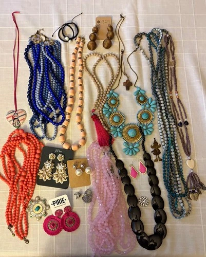 Mixed vintage/modern costume jewelry lot - 20 pieces - all wearable