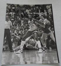 Atlanta Hawks NBA player Antoine Carr 1989 Sporting News Basketball # 2