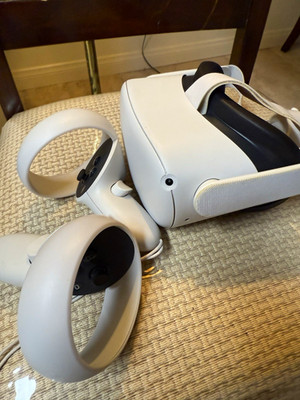 Meta Quest 2 Standalone VR Headset 90 Hz with Touch Controllers, White