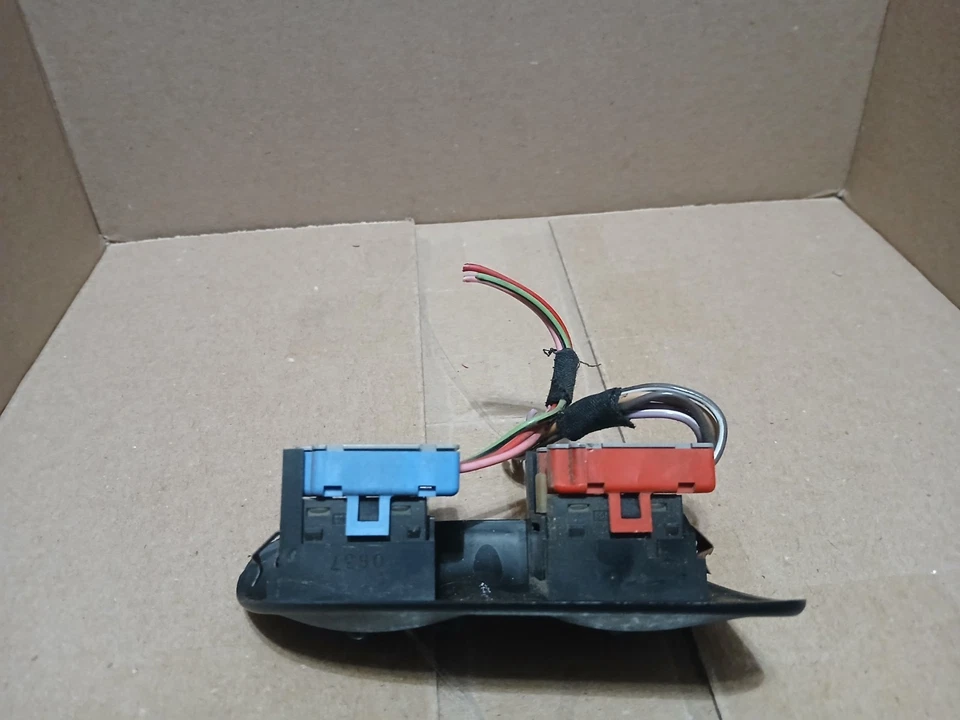 Dodge Ram 1500 2500 1994-1997 OEM interruptor de ventana eléctrica lateral del pasajero con enchufe Foto 3 de 4
