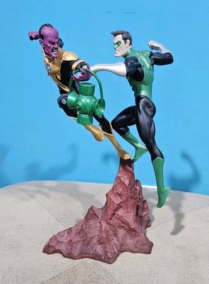 DC Direct Green Lantern Vs Sinestro mini Statue - Just 2000 Made 1 Finger Missin