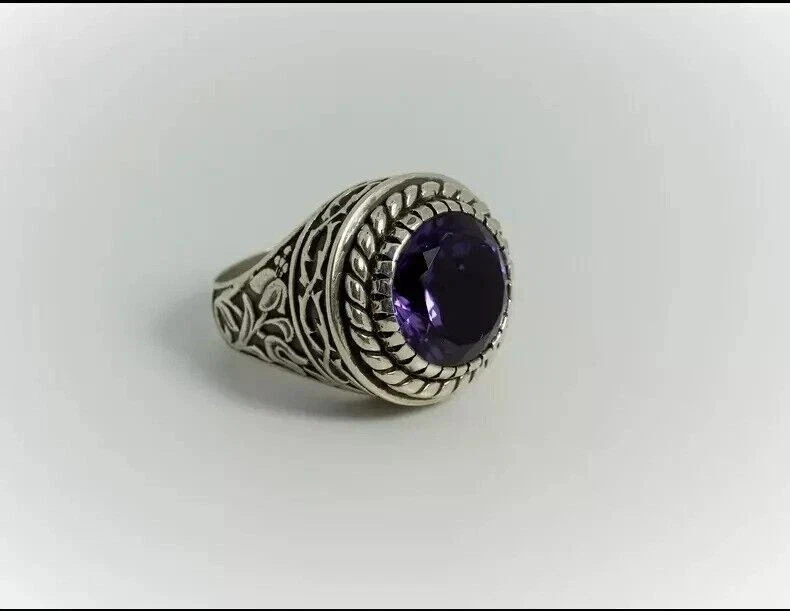 Anillo de alfil para hombre de amatista creada en laboratorio de corte redondo de 5,00 quilates enchapado en oro blanco de 14 quilates Foto 2 de 4