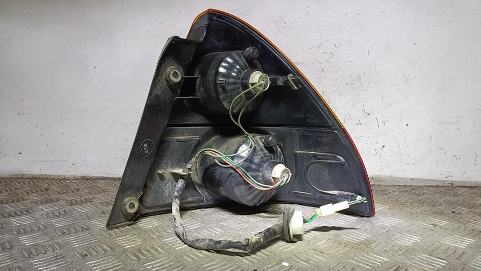 SUZUKI LIANA LEFT TAILLIGHT RH4 SI/SII, SEDAN, 10/01-06/07 01 02 03 04 05 06 07 - image 3 of 4