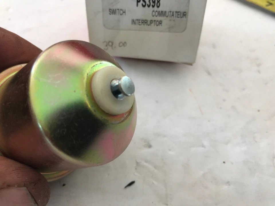 Transmisor de presión de aceite del motor estándar PS-389 se adapta a 87-89 Peugeot 505 Foto 4 de 4