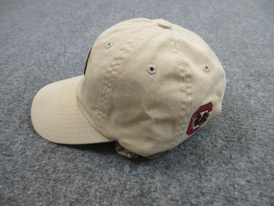 Carolina del Sur Gamecocks Sombrero Gorra Correa Trasera Beige Rojo Logo Fútbol Universitario Para Hombres Foto 2 de 4