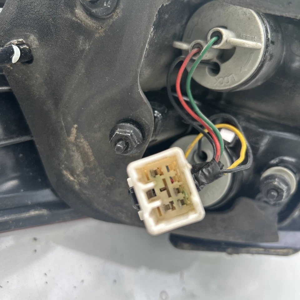 Luz trasera izquierda del lado del conductor OEM 2014 2015 2016 Kia Forte sedán Foto 3 de 4