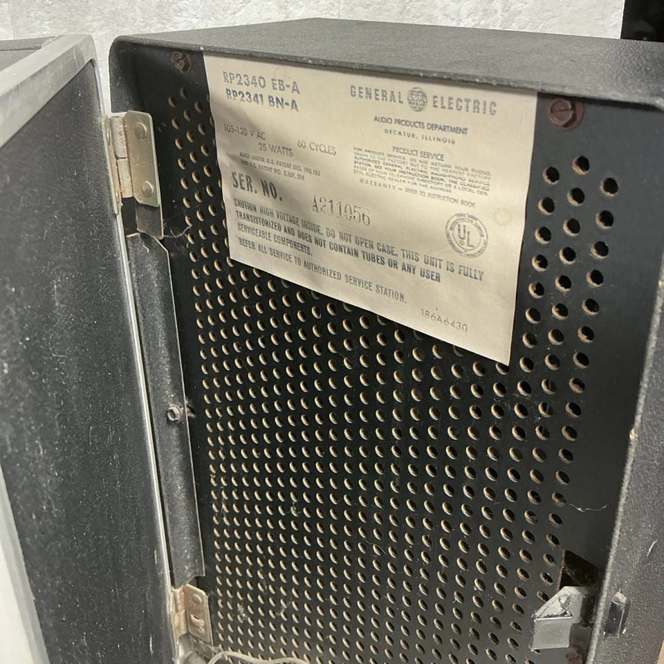 VINTAGE GE Trimline Transistor 400 Portable Turntable Solid State Record Player - Image 2 of 4