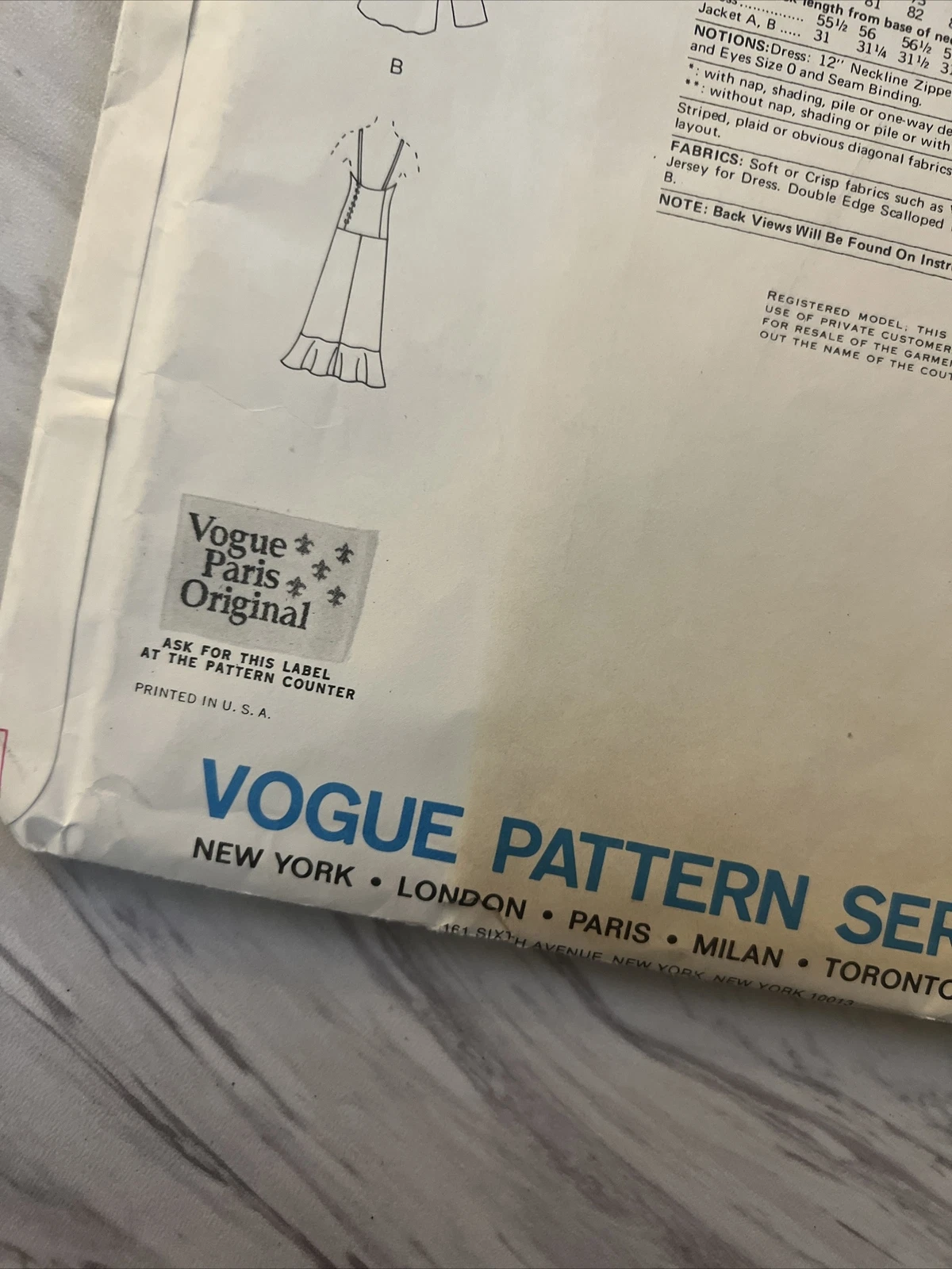 SAINT LAURENT (YSL) Abito e giacca Vogue Paris originale Yves Saint Laurent 1552 modello taglia 10