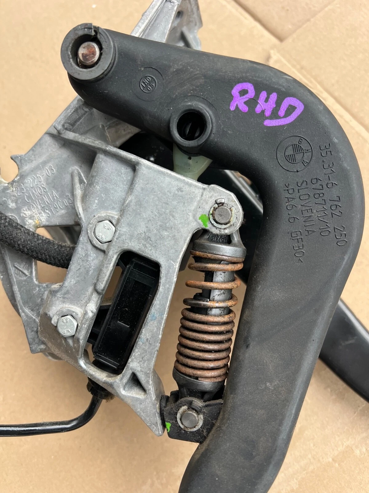 BMW Clutch Part 6762250 &ndash; Metal, Plastic Superseded Part Number: NA Brand: BMW Series: E92 Type: Brake Pedal Interchange Part Number: 6762250 Car: 2013 BMW 335i OE/OEM Part Number: 6762250 Manufacturer Warranty: 2 MONHTS Attachment Type: NA thumbnail 2