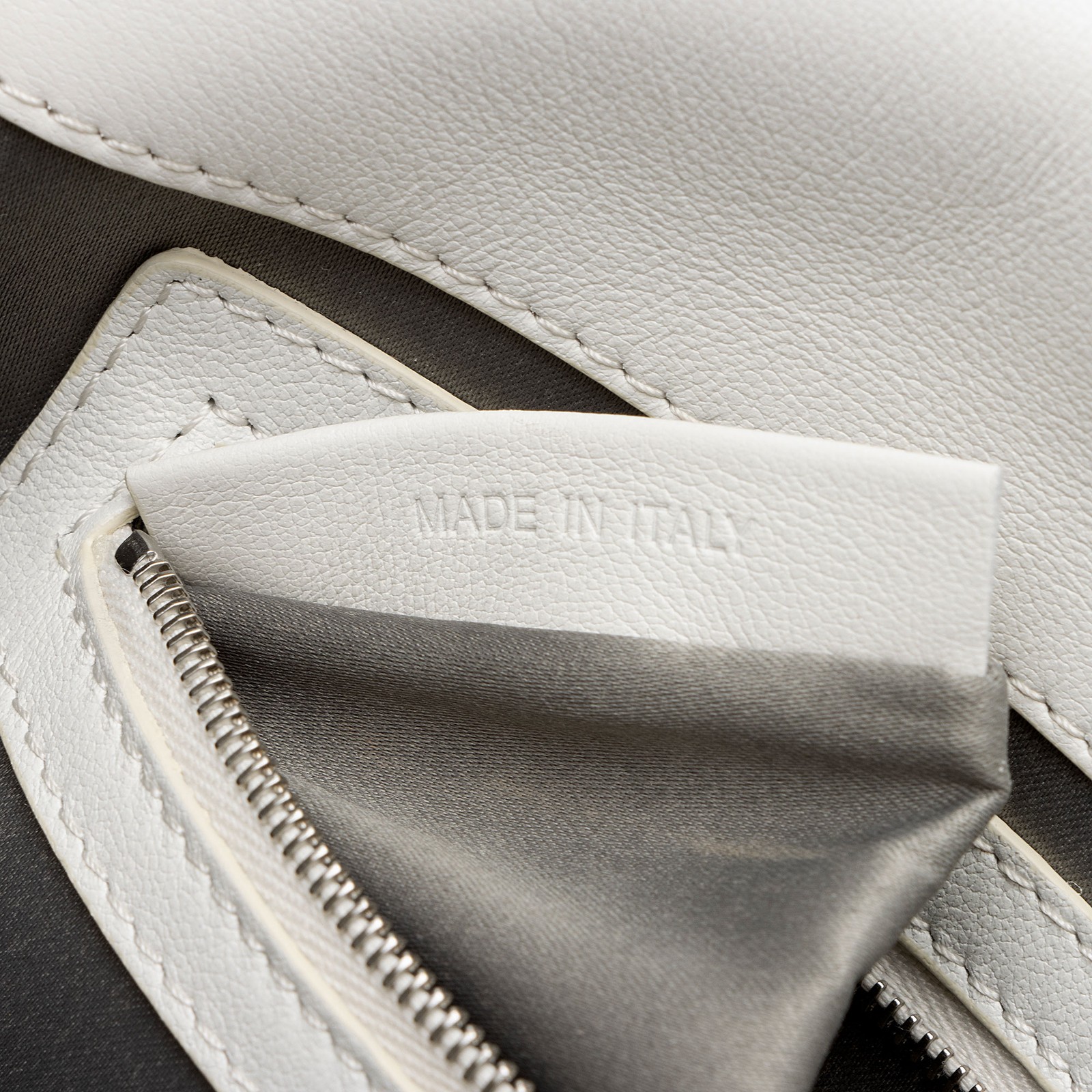 Fendi x Marc Jacobs Leather The Baguette Shoulder Bag image 9