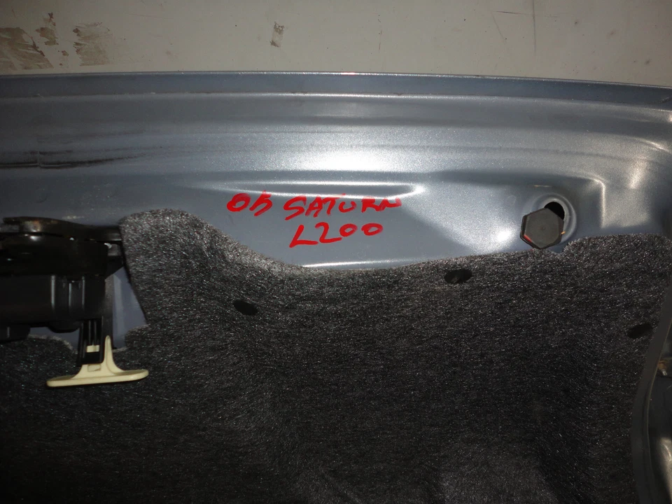 2005 SATURN L300 SEDAN REAR TRUNK LID ICE BLUE 42U U 725H - Image 2 of 4