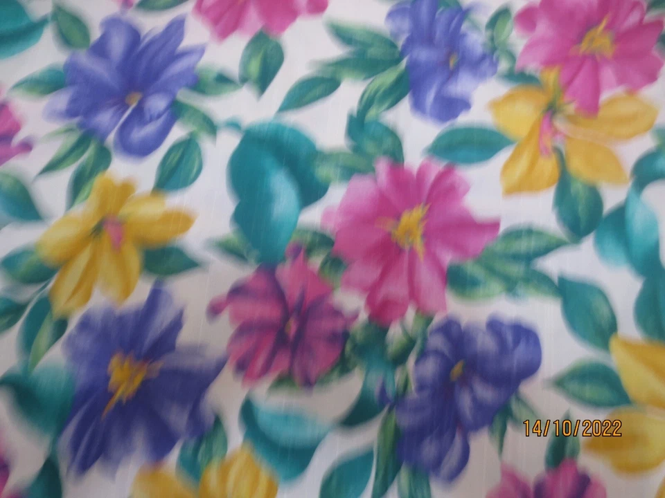 4.5 yds OMEGA TEXTILES Fabric Floral Pattern #5417 Pink Purple Green Yellow - Image 2 of 4