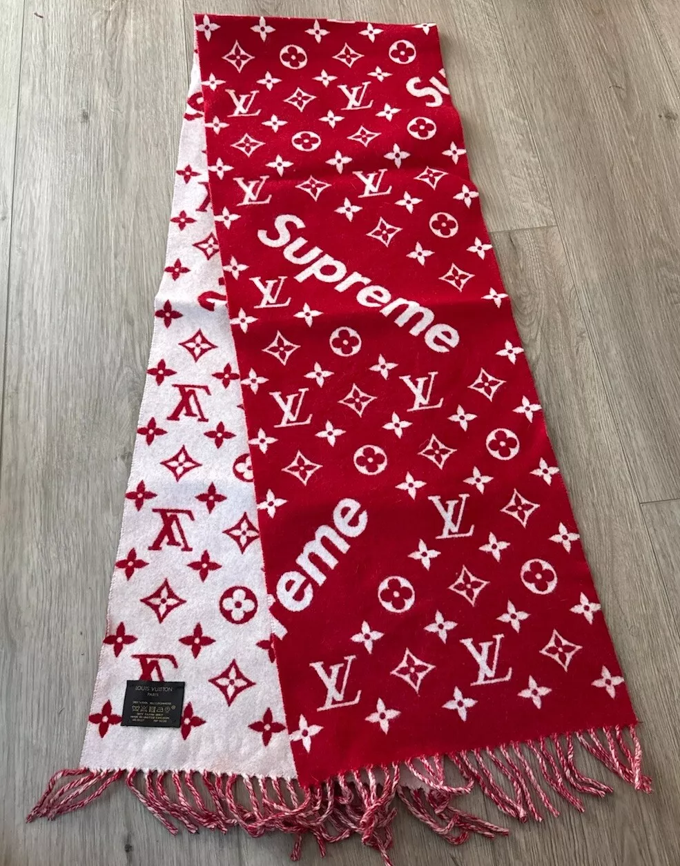 Foulard Supreme Louis Vuitton cachemire rouge monogramme   Comme neuf