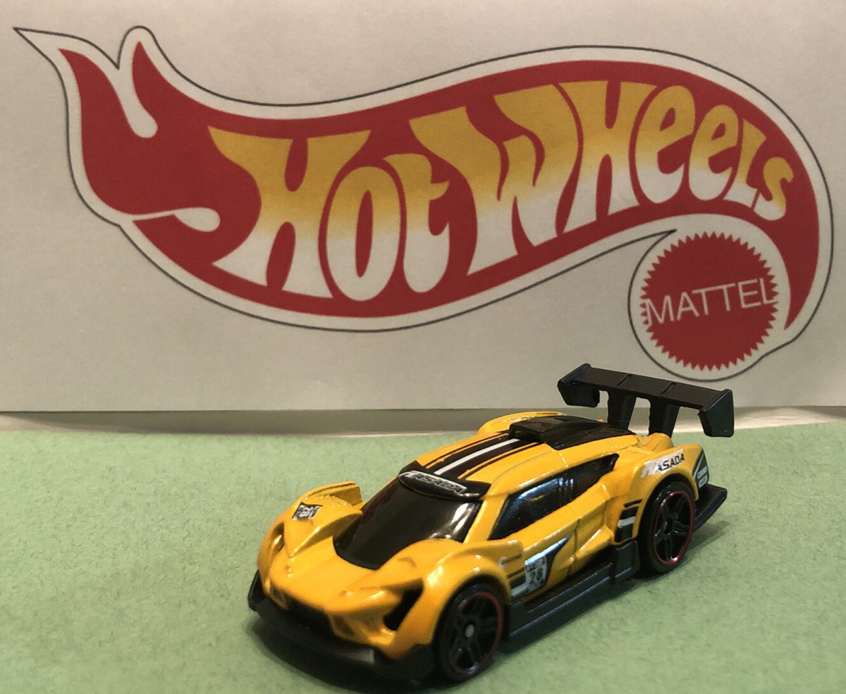 2011 Hot Wheels New Models 17/50 Super Blitzen Yellow Redline PR5