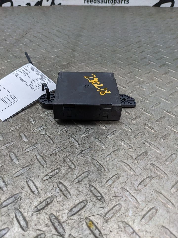 2013-2016 Ram 1500 2500 3500 RIGHT Door Module Manual Fold Mirrors 68155 1169508 - Image 3 of 4