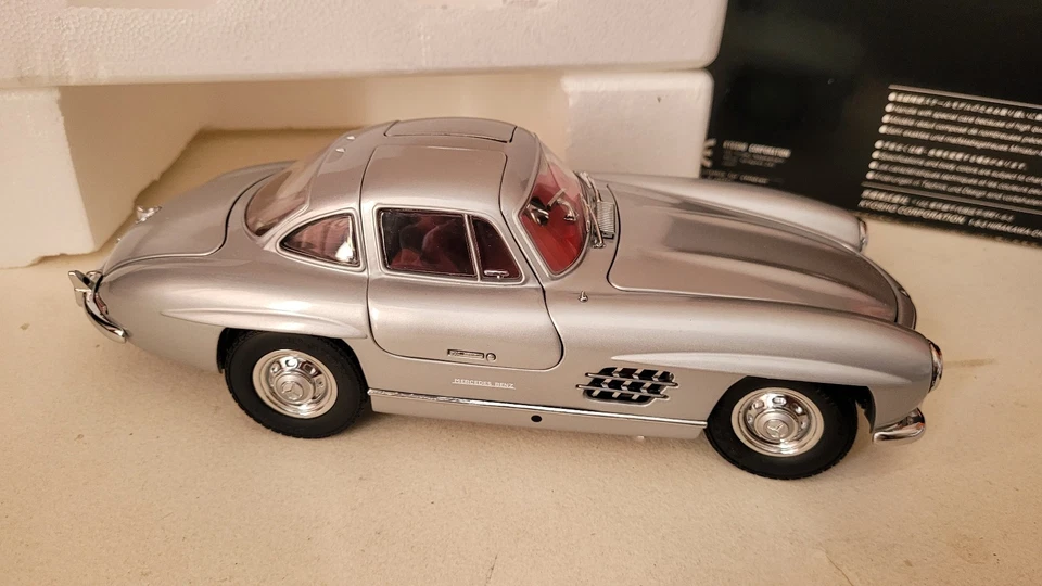 1/18 KYOSHO MERCEDES 300 SL - Photo 3/4