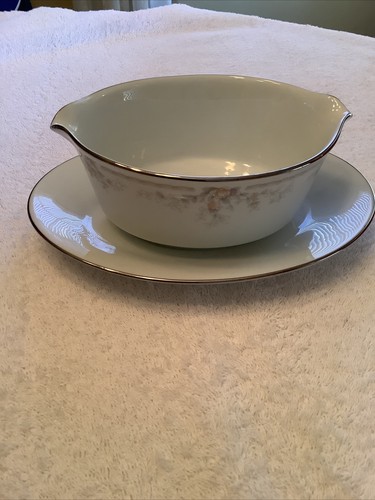Noritake Chambray 3192 Gravy Boat with Attached Plate Classic Style - Picture 4 of 4
