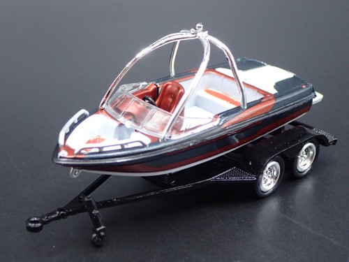 SKI & WAKEBOARD GESCHWINDIGKEITSBOOT AUF ANHÄNGER SELTEN 1/64 MASSSTAB DIORAMA PROP MODELL - Bild 6 von 9