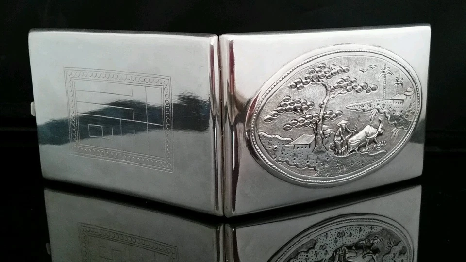 Antigua CAJA DE CIGARRILLOS de plata esterlina asiática trabajada a mano Foto 4 de 4