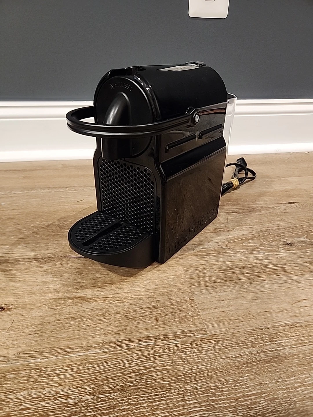 DeLonghi Nespresso Espresso Machine EN80B - Black Works Great