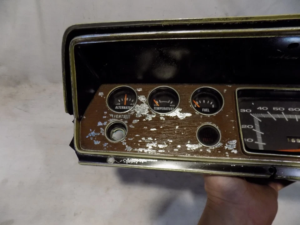 1970-76 PLYMOUTH DUSTER/DODGE DEMON DARDO PAINEL MEDIDORES MOPAR 340 360 73-74 - Imagem 3 de 4