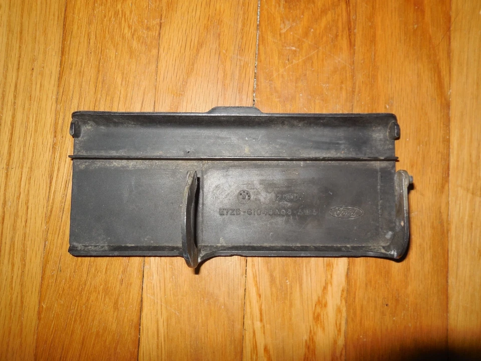 Tapa cenicero consola Ford Mustang 1987-1989 original usado E7ZB Foto 2 de 3