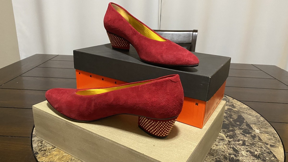 VTG Anne Klein Suede Red Pumps Shoes SZ 8.5N Gold Studs Made In Italy VTG Anne Klein Suede Red Pumps Shoes SZ 8.5N Gold Studs Made In Italy