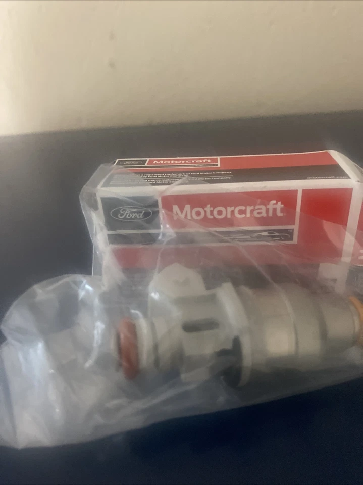 Inyector de combustible Motorcraft CM-4891 para Ford Ranger 98-01 2,5 L-L4 Foto 2 de 2