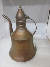 VINTAGE COPPER HAND HAMMERED PRIMATIVE POUR CONTAINER  577-E