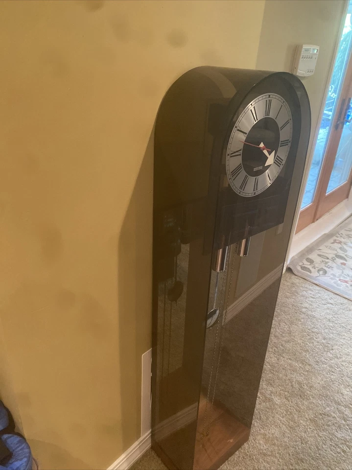 Reloj Abuelo Moderno Mediados de Siglo Howard Miller Foto 3 de 4