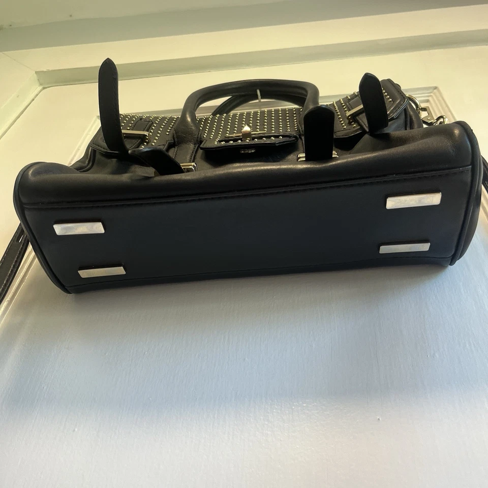 Bolso de hombro de mano Rebecca Minkoff Jules de cuero negro con tachuelas asa superior Foto 2 de 4