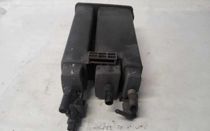 2004-2020 Nissan Titan Armada Fuel Vapor Canister Assembly OEM Foto 4 de 4