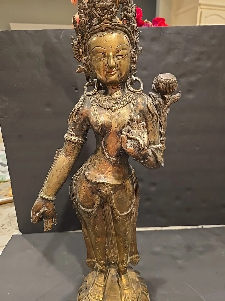 Figura Bronce Dorado Sino-Tibetano 22,3/8" Tara aprox. Vendo como está ver foto siglo XX Foto 3 de 4