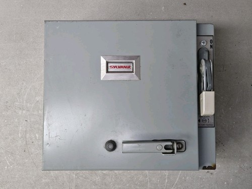 Sylvania Combo Motor Starter Enclosure On off Disconnect XC18TA31610-T46. Condit