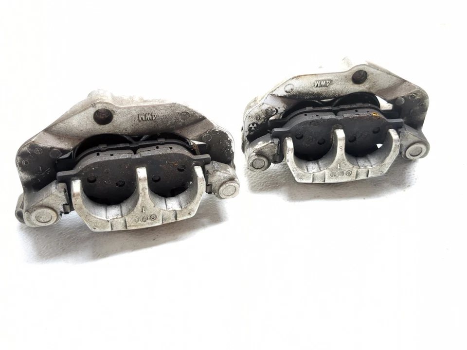 Juego de pinzas de freno delanteras Yamaha Road Star Silverado XV1600 99-03 Foto 3 de 4